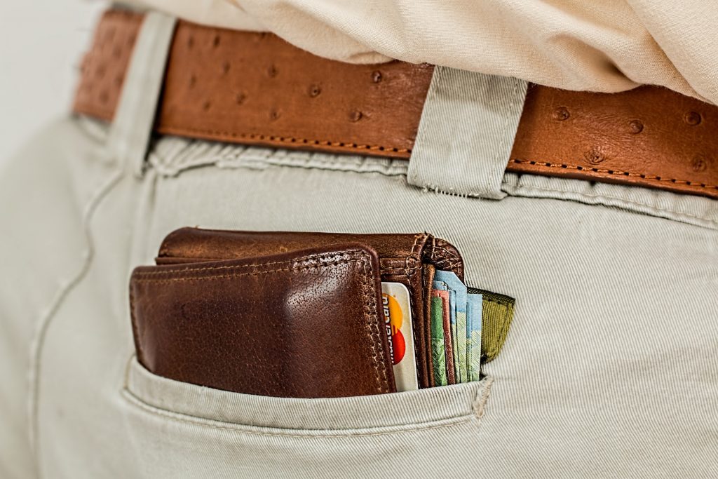 portefeuille dans une poche